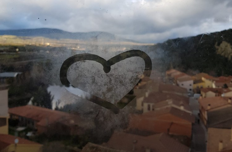 [VEP] 0101 – Corazones, Cabañas y Cuchitriles&nbsp;🇪🇸+🇮🇹+🇺🇸